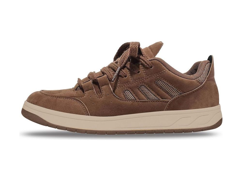 OEM/ODM brown suede low-top sneaker with wide flat laces, perforated side stripes, mesh collar lining and a cream midsole over a brown outsole, manufactured by DOING Footwear