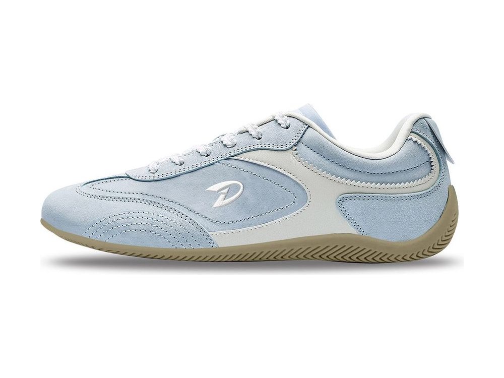 OEM/ODM powder-blue suede low trainer with a cream leather side panel, zigzag contrast stitching, white laces and a tan herringbone outsole, manufactured by DOING Footwear
