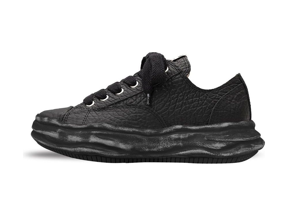 OEM/ODM black tumbled-leather low-top sneaker with wide flat laces, silver eyelets and a chunky wavy midsole finished in a distressed grey wash, manufactured by DOING Footwear
