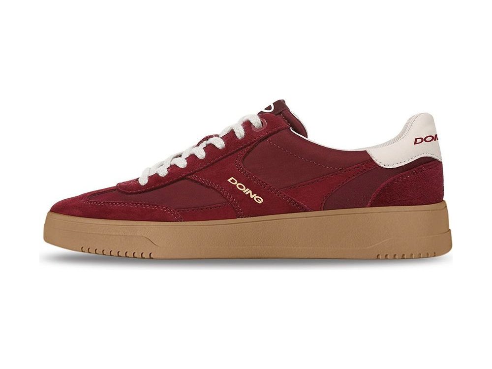 OEM/ODM burgundy suede and nylon low-top court sneaker with white flat laces, cream heel tab and a gum cupsole, manufactured by DOING Footwear